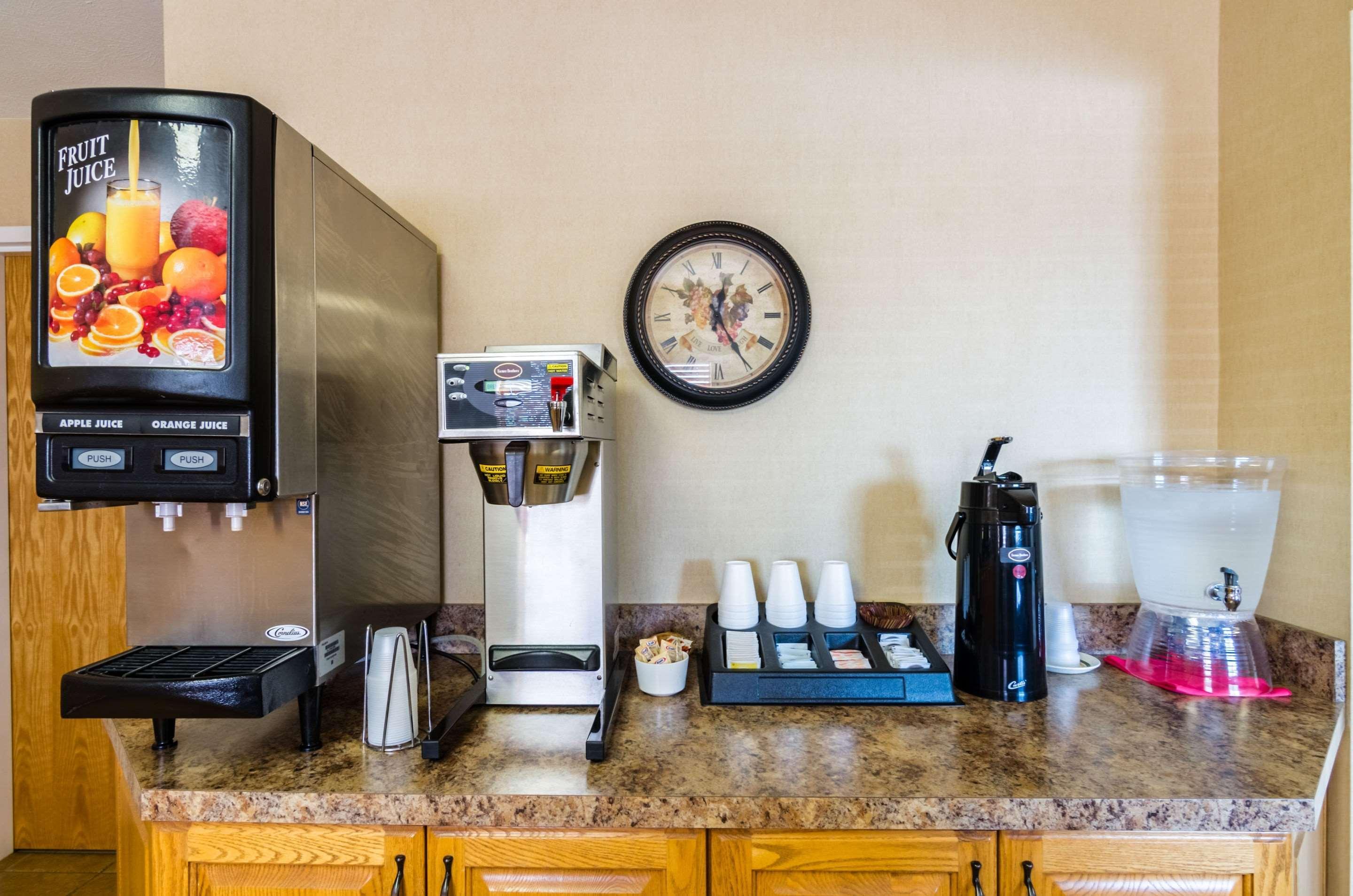 Super 8 By Wyndham Cozad Hotell Eksteriør bilde