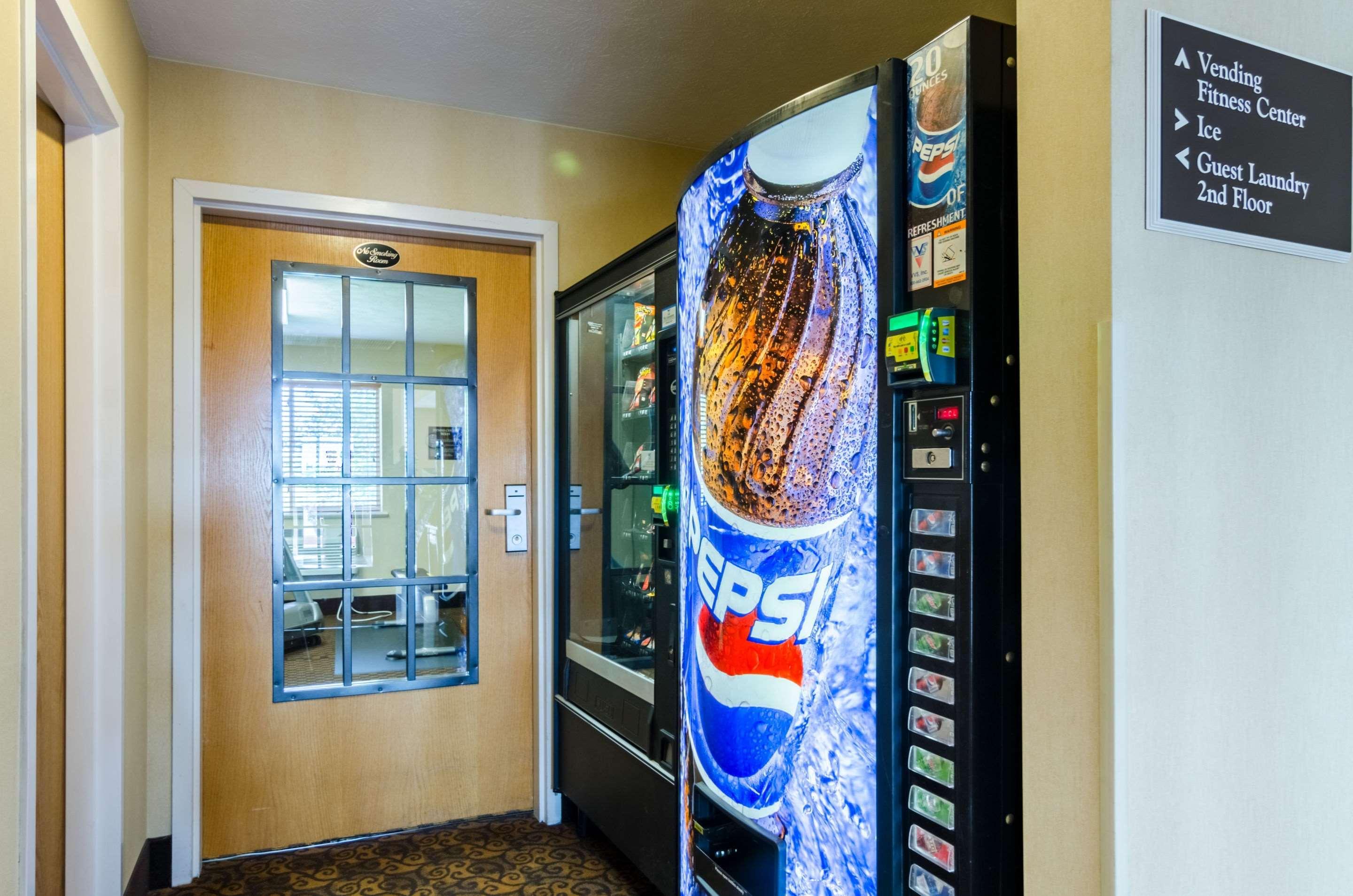 Super 8 By Wyndham Cozad Hotell Eksteriør bilde